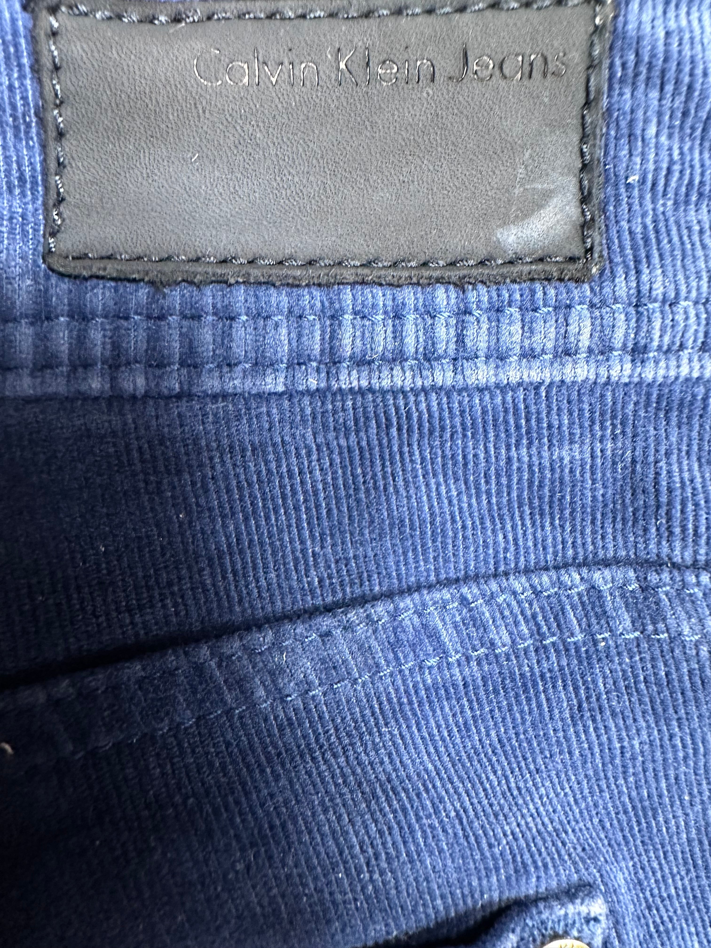 Jean Slim Calvin Klein Velours Bleu Électrique – Pantalon Original Unisexe | Look Tendance W27 L32